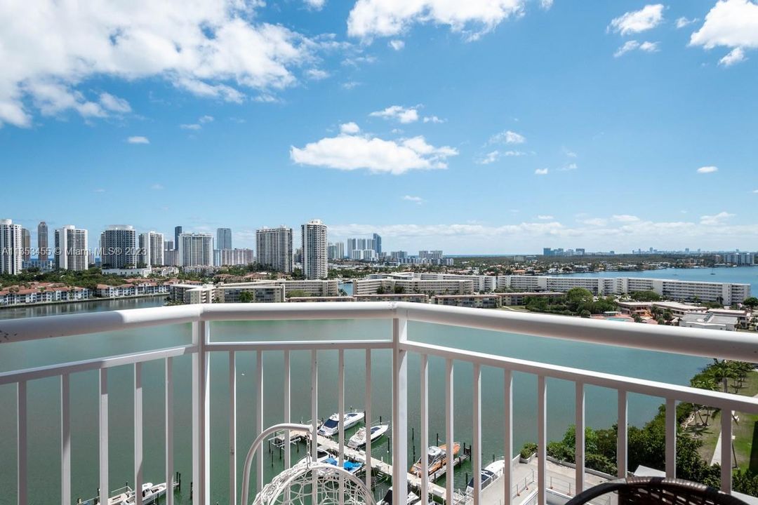 Recently Sold: $298,000 (1 beds, 1 baths, 1005 Square Feet)