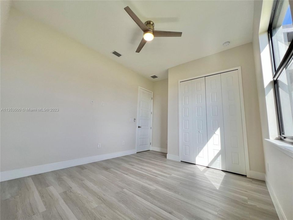 Recently Rented: $2,999 (3 beds, 2 baths, 2010 Square Feet)