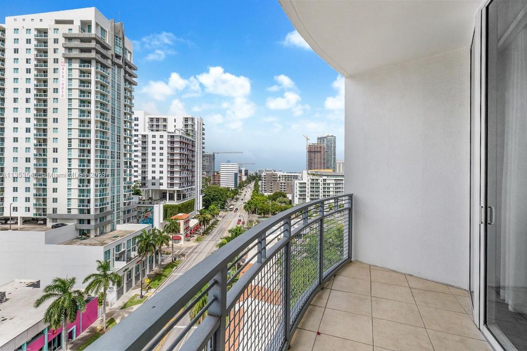 Recently Sold: $495,000 (2 beds, 2 baths, 948 Square Feet)