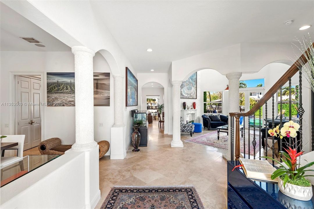 Recently Sold: $3,650,000 (5 beds, 4 baths, 4138 Square Feet)