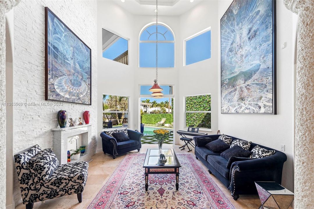 Recently Sold: $3,650,000 (5 beds, 4 baths, 4138 Square Feet)