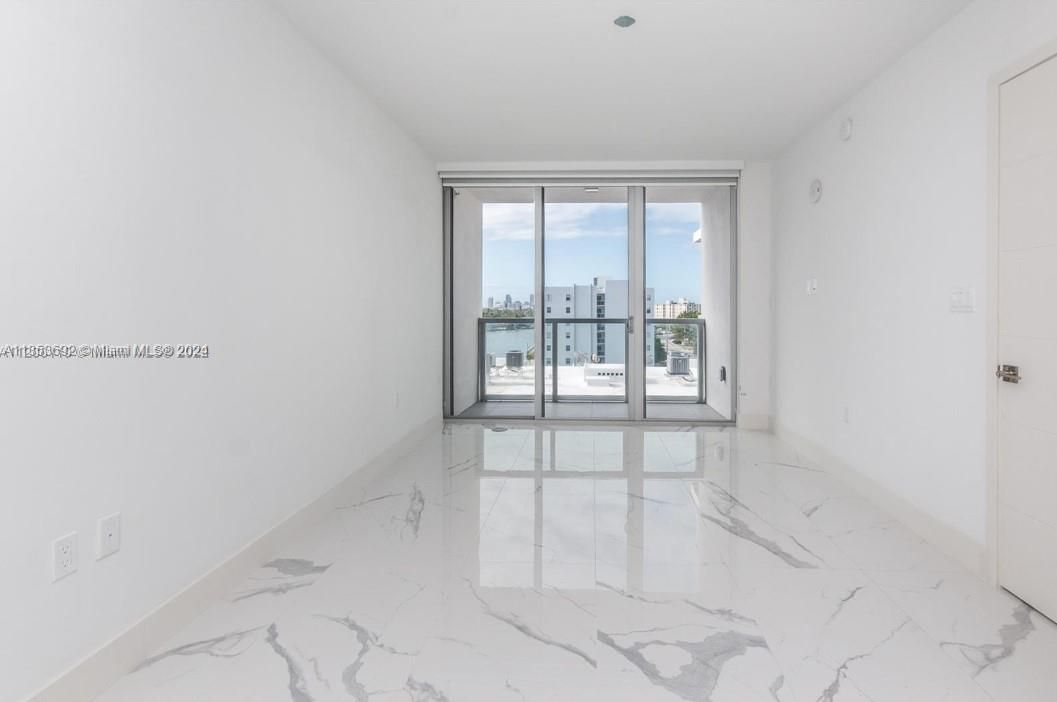 Recently Sold: $850,000 (1 beds, 2 baths, 980 Square Feet)