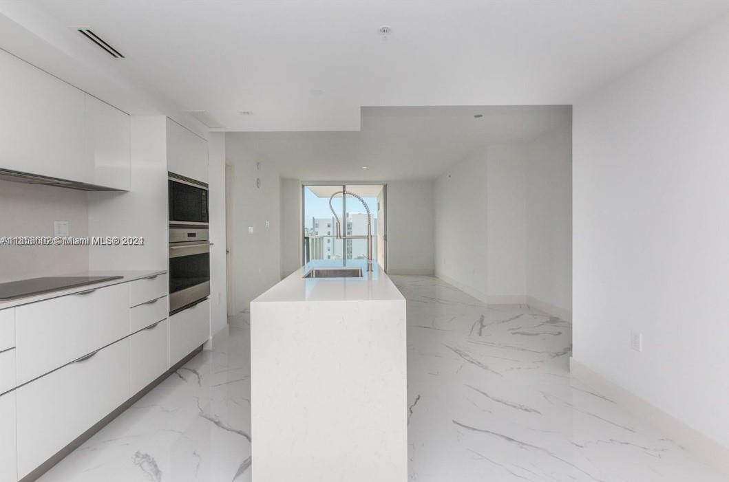 Recently Sold: $850,000 (1 beds, 2 baths, 980 Square Feet)