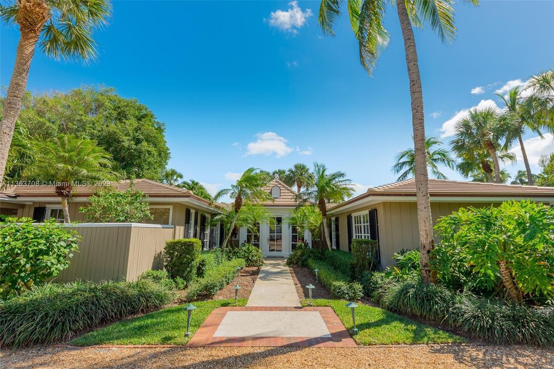 Recently Sold: $5,425,000 (4 beds, 5 baths, 3161 Square Feet)