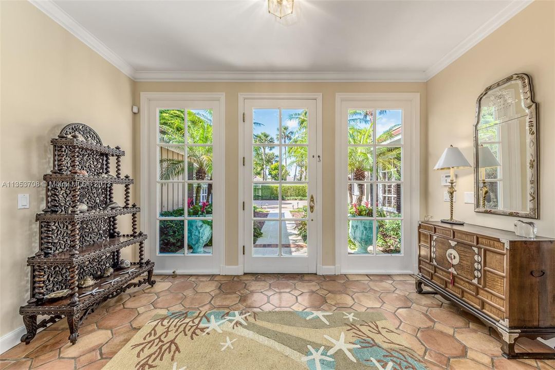 Recently Sold: $5,425,000 (4 beds, 5 baths, 3161 Square Feet)