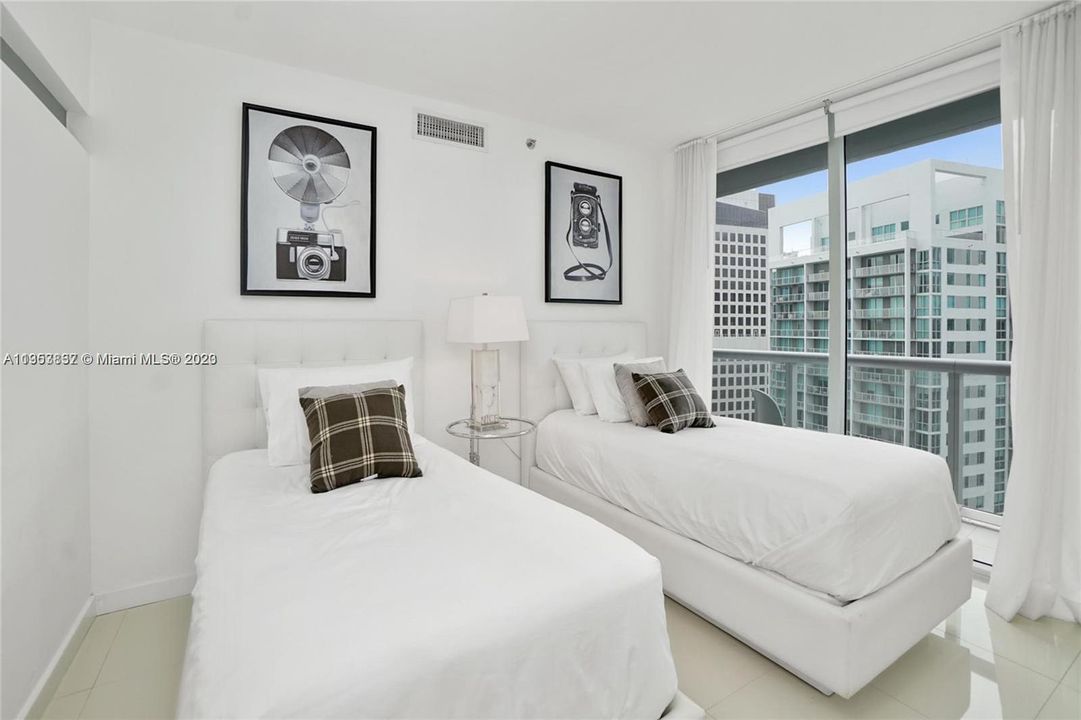 Recently Sold: $1,150,000 (2 beds, 2 baths, 1459 Square Feet)