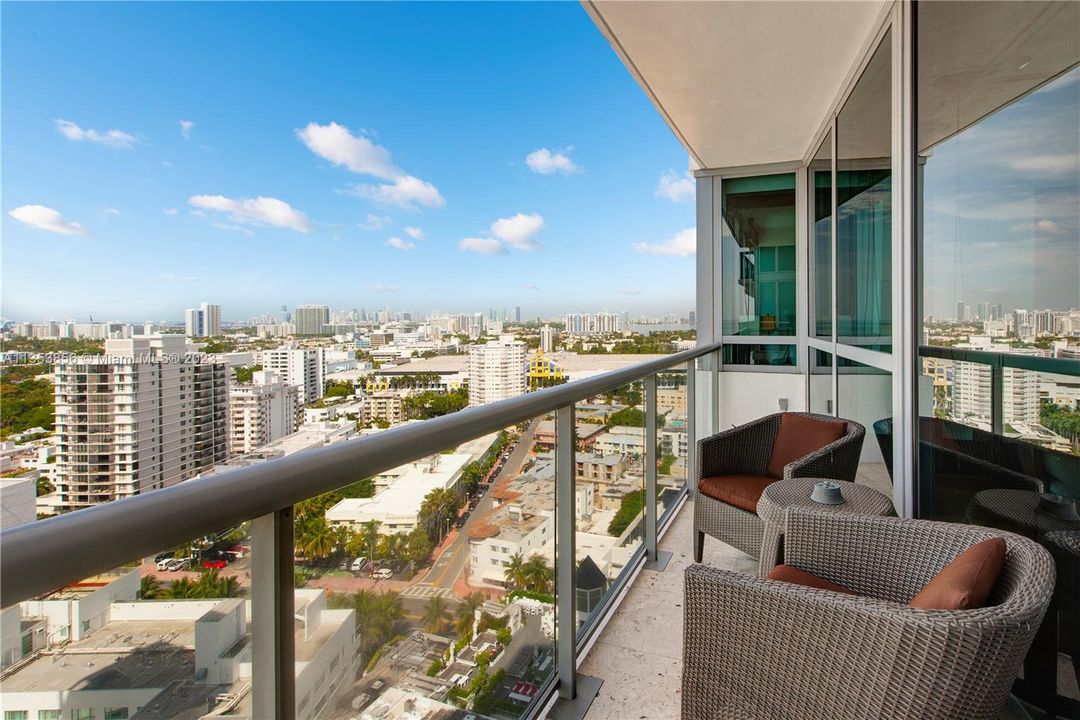 For Sale: $2,950,000 (2 beds, 2 baths, 1237 Square Feet)