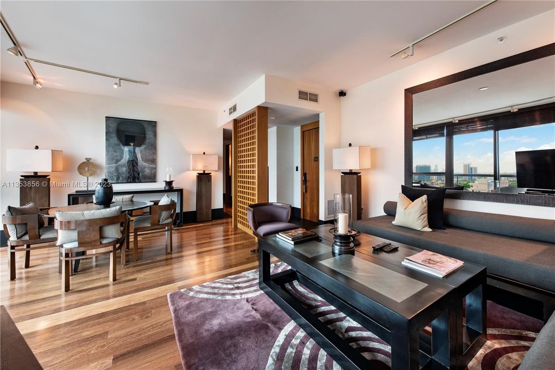 For Sale: $2,950,000 (2 beds, 2 baths, 1237 Square Feet)