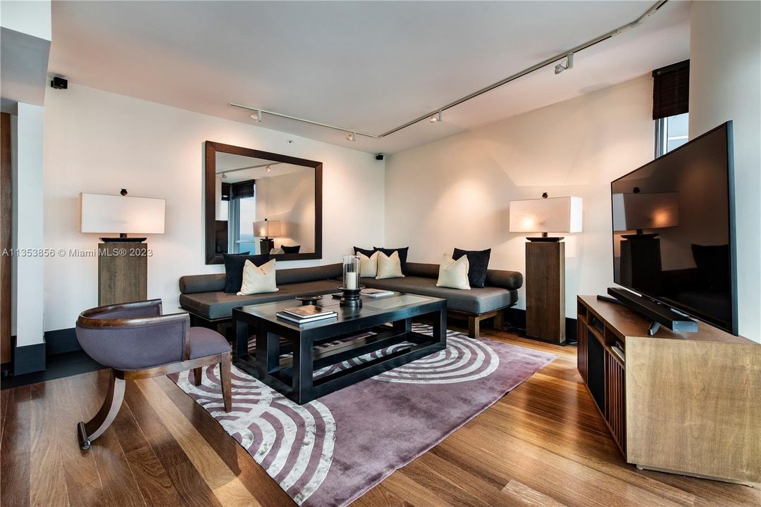 For Sale: $2,950,000 (2 beds, 2 baths, 1237 Square Feet)