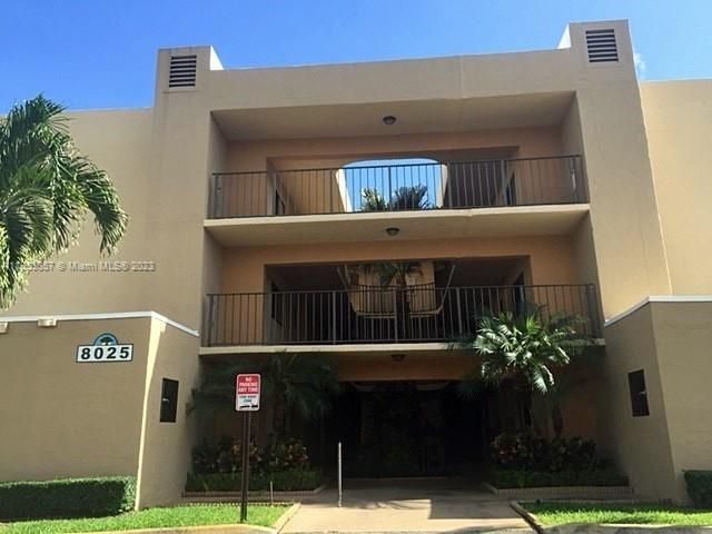 Recently Rented: $2,375 (2 beds, 2 baths, 965 Square Feet)