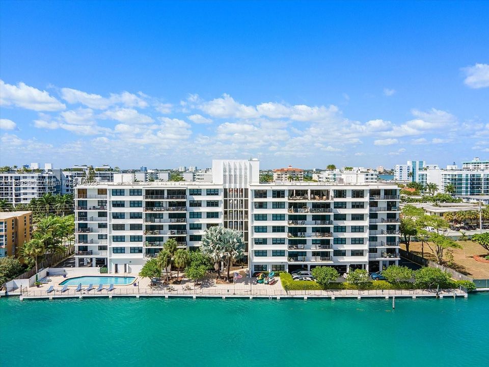 Recently Sold: $615,000 (2 beds, 2 baths, 1200 Square Feet)