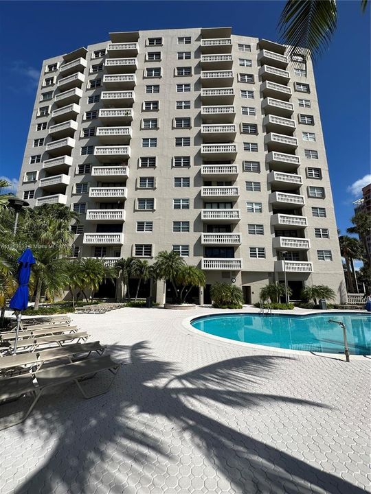 Recently Sold: $829,000 (2 beds, 2 baths, 1510 Square Feet)