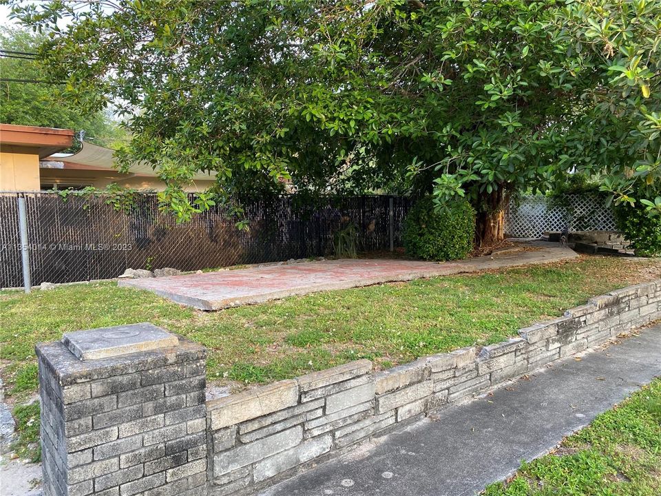 Recently Sold: $850,000 (2 beds, 1 baths, 910 Square Feet)