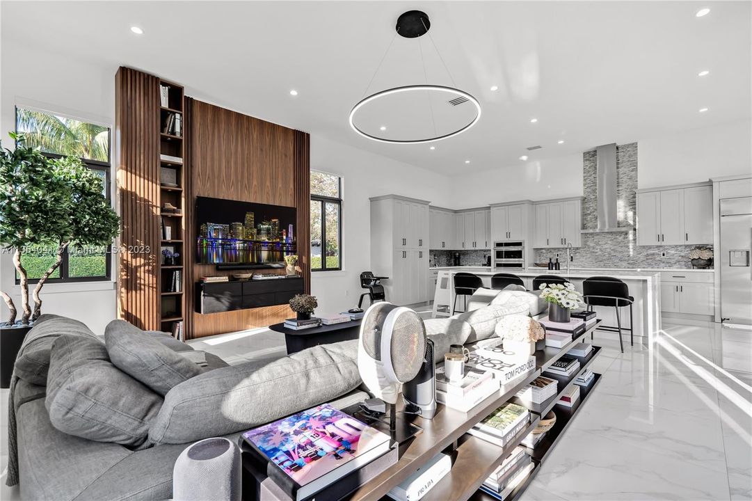 Recently Sold: $3,500,000 (5 beds, 5 baths, 4606 Square Feet)