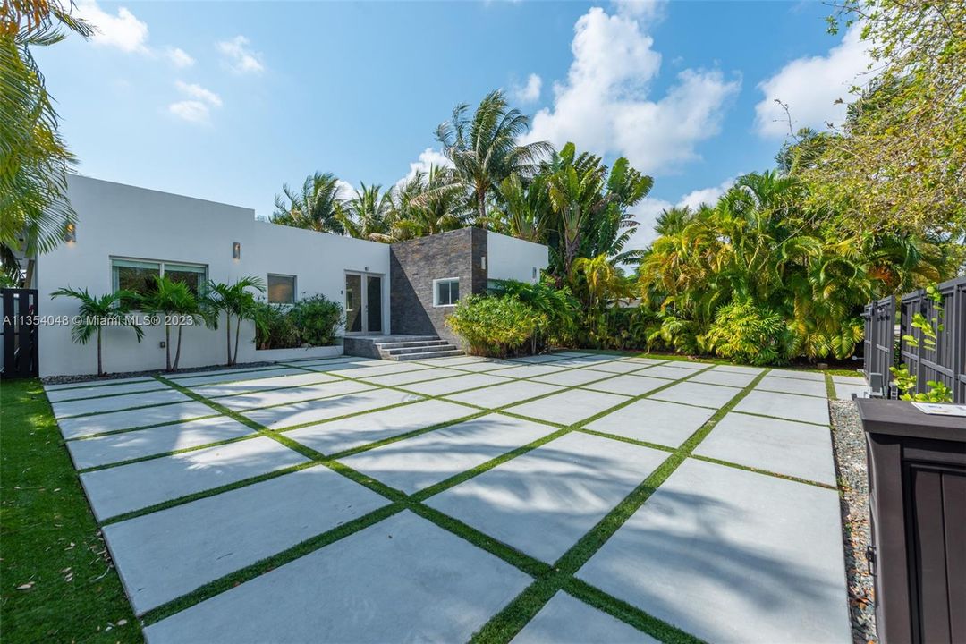 For Sale: $6,000,000 (4 beds, 4 baths, 3016 Square Feet)