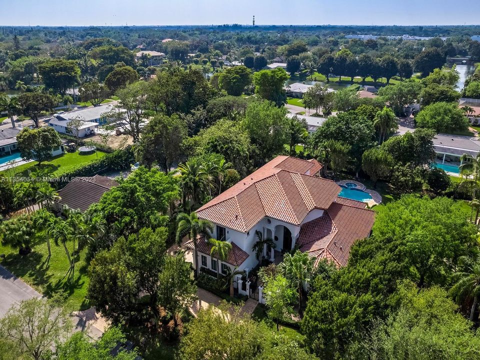 Recently Sold: $3,950,000 (5 beds, 5 baths, 4838 Square Feet)