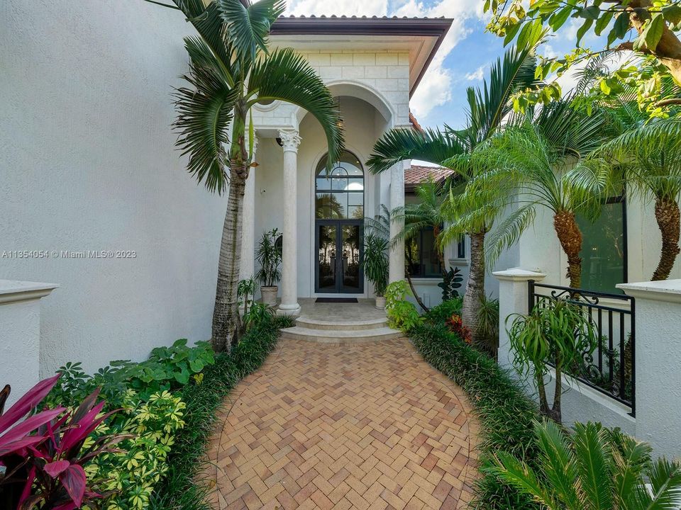 Recently Sold: $3,950,000 (5 beds, 5 baths, 4838 Square Feet)