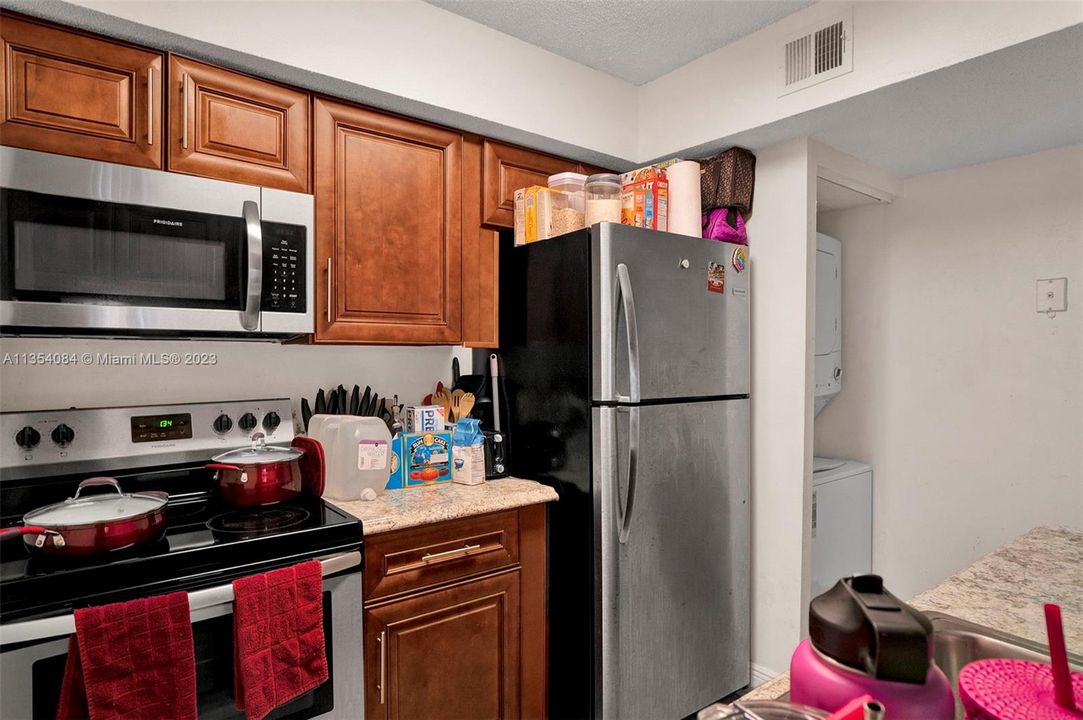 For Sale: $159,900 (1 beds, 1 baths, 615 Square Feet)