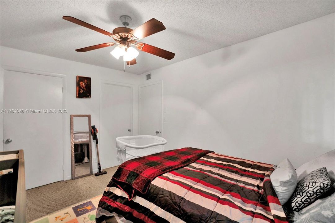 For Sale: $159,900 (1 beds, 1 baths, 695 Square Feet)