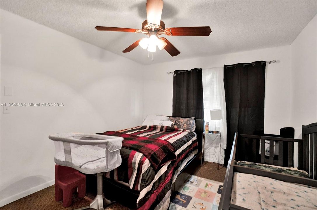 For Sale: $159,900 (1 beds, 1 baths, 695 Square Feet)
