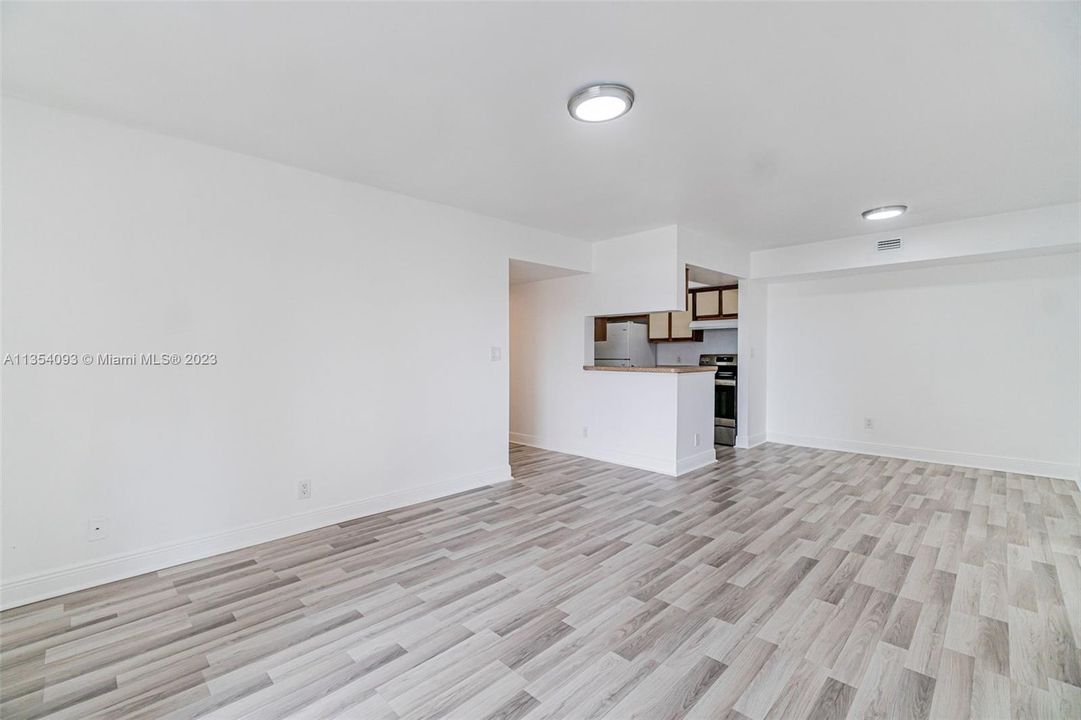 Activo con contrato: $179,900 (2 camas, 2 baños, 1030 Pies cuadrados)