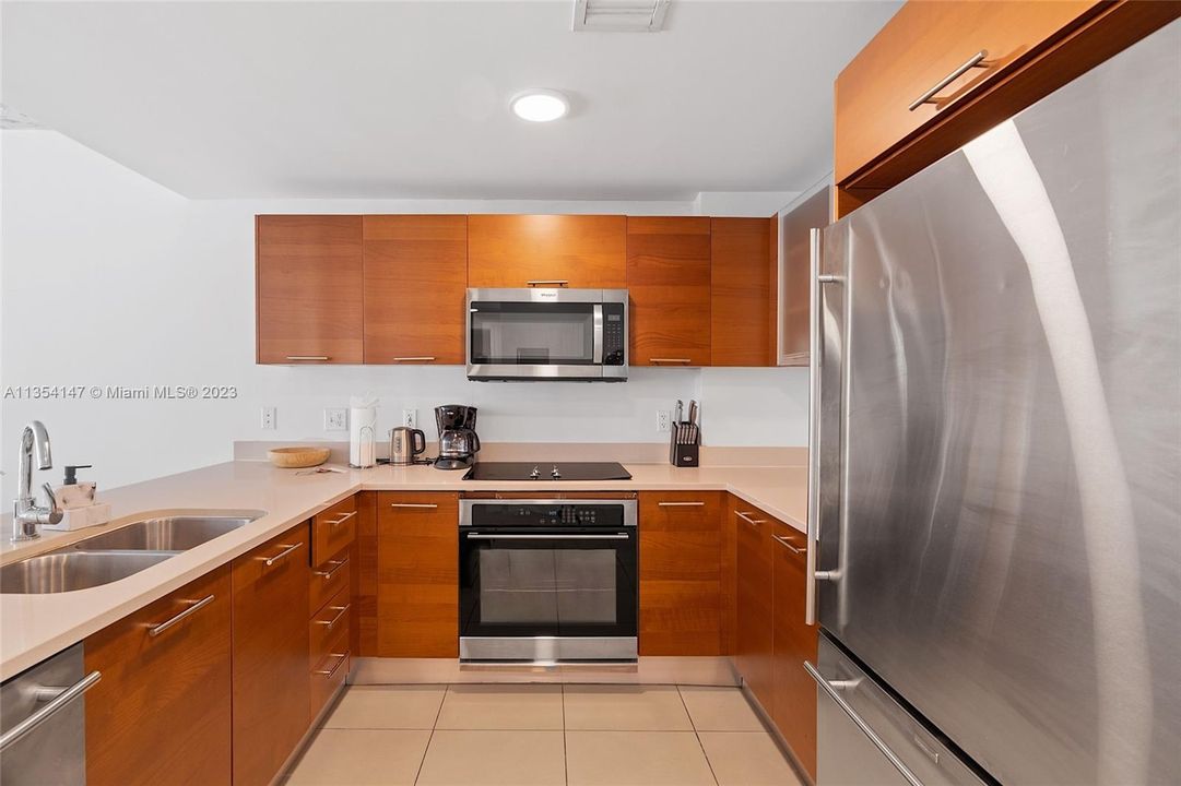 Recently Sold: $552,499 (1 beds, 1 baths, 755 Square Feet)