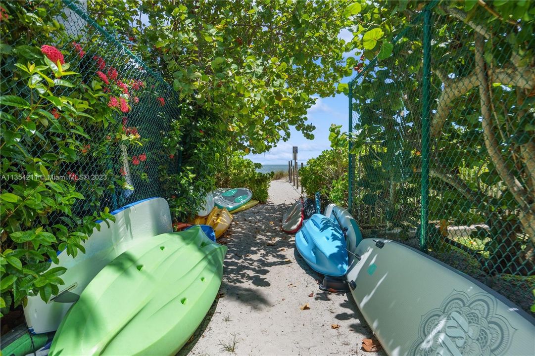 Recently Sold: $1,350,000 (2 beds, 2 baths, 1404 Square Feet)