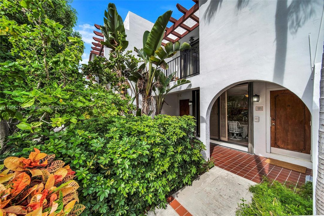 Recently Sold: $1,350,000 (2 beds, 2 baths, 1404 Square Feet)