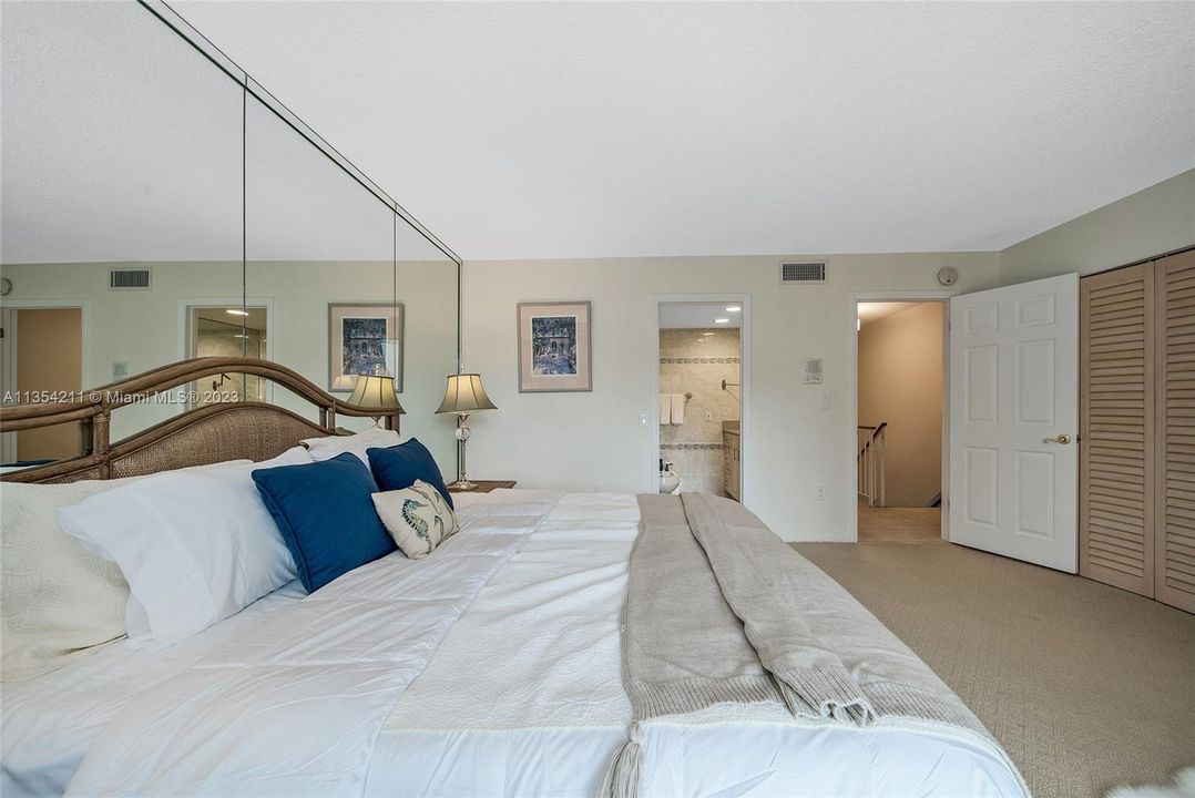 Recently Sold: $1,350,000 (2 beds, 2 baths, 1404 Square Feet)