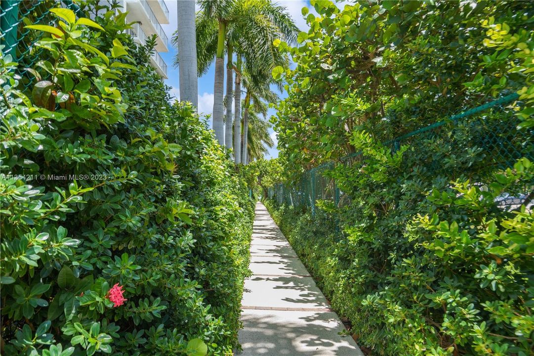 Recently Sold: $1,350,000 (2 beds, 2 baths, 1404 Square Feet)