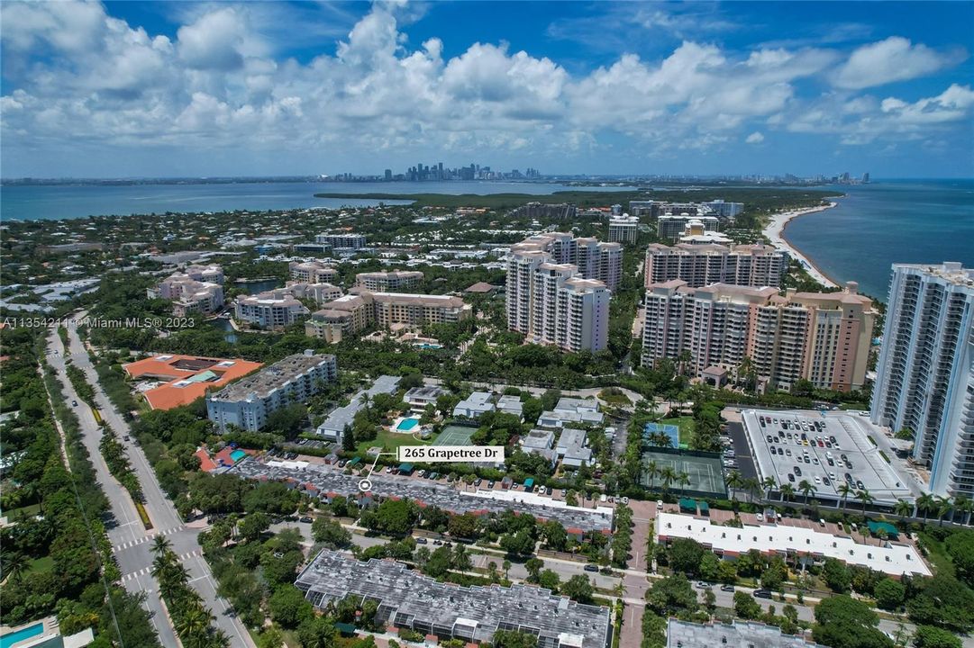 Recently Sold: $1,350,000 (2 beds, 2 baths, 1404 Square Feet)