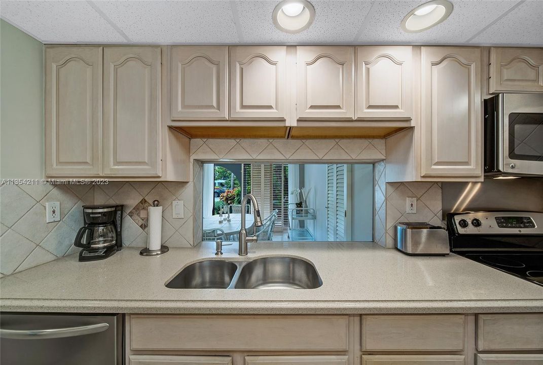 Recently Sold: $1,350,000 (2 beds, 2 baths, 1404 Square Feet)