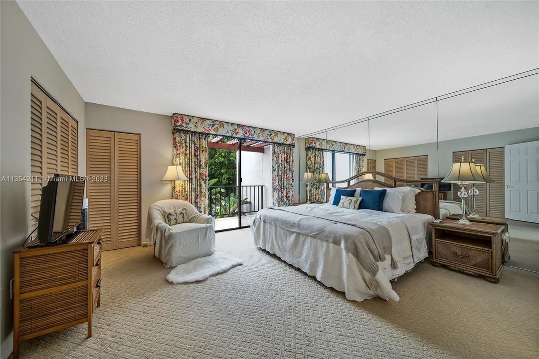 Recently Sold: $1,350,000 (2 beds, 2 baths, 1404 Square Feet)