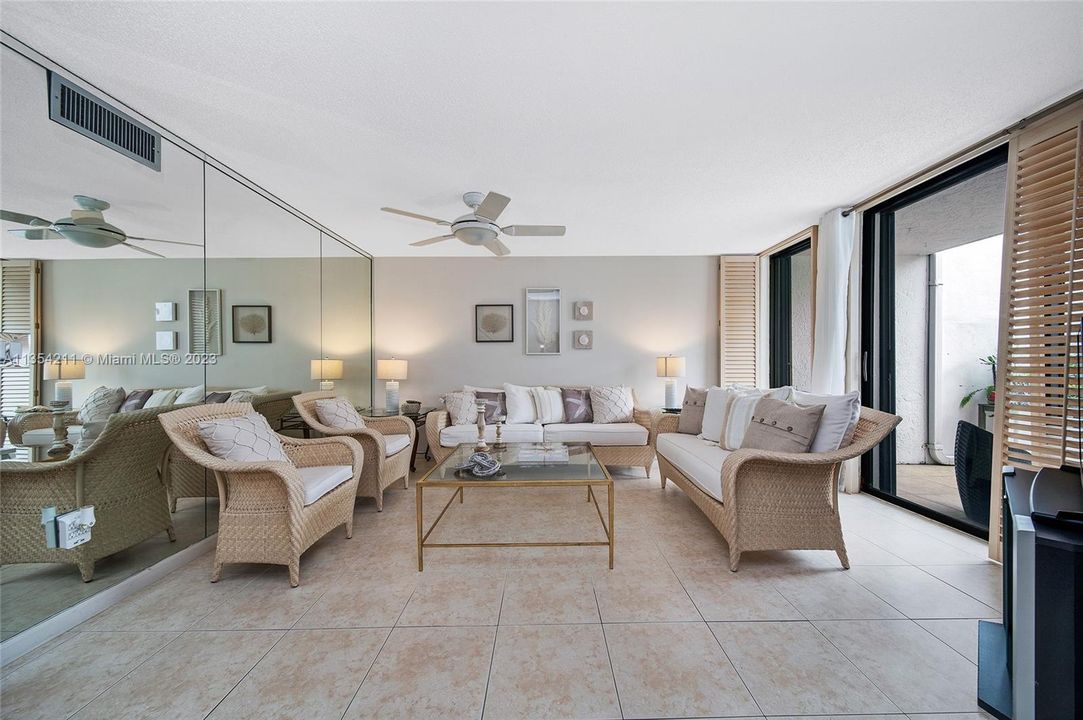 Recently Sold: $1,350,000 (2 beds, 2 baths, 1404 Square Feet)