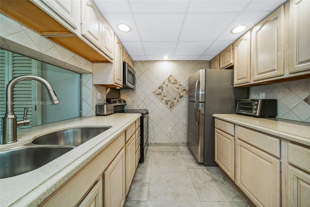 Recently Sold: $1,350,000 (2 beds, 2 baths, 1404 Square Feet)