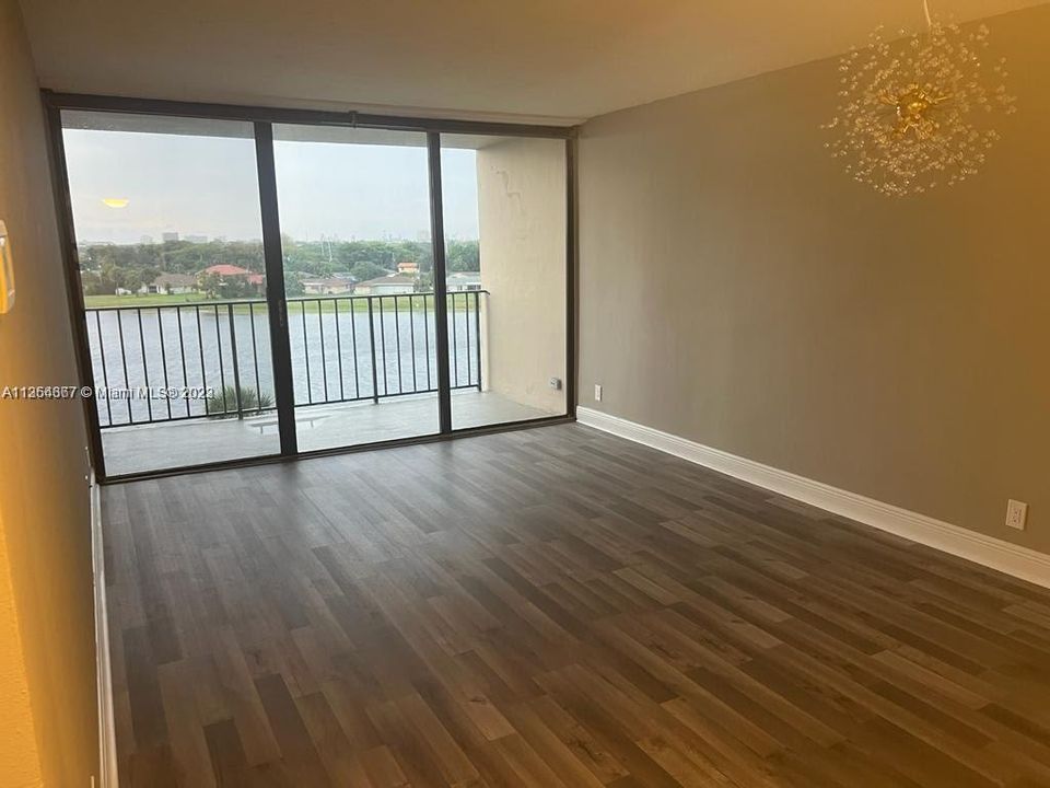 For Rent: $2,350 (1 beds, 1 baths, 769 Square Feet)