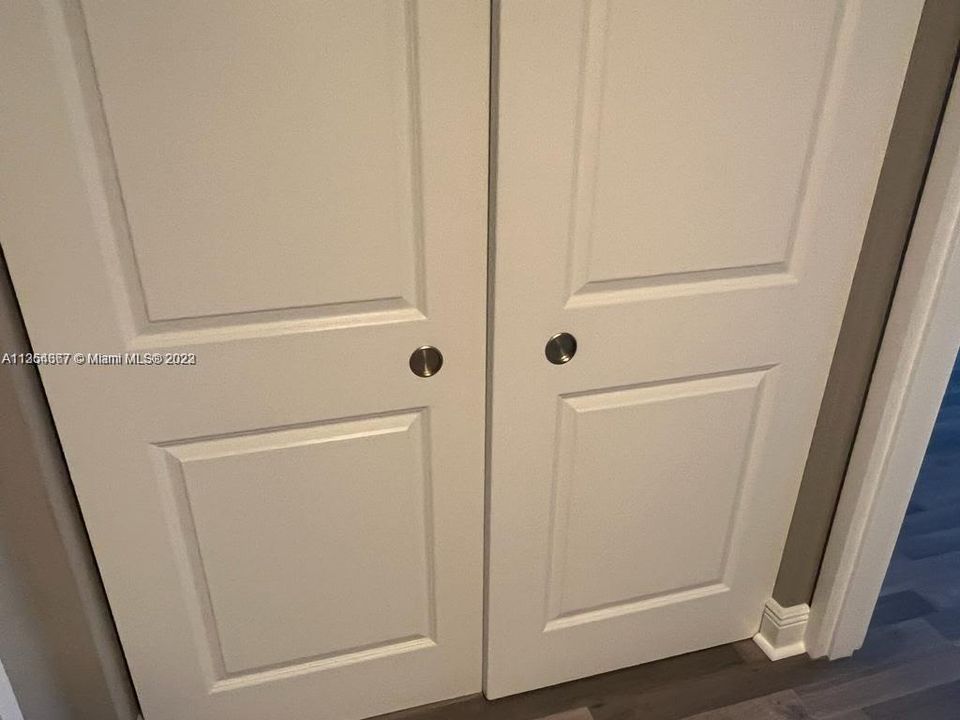 For Rent: $2,350 (1 beds, 1 baths, 769 Square Feet)
