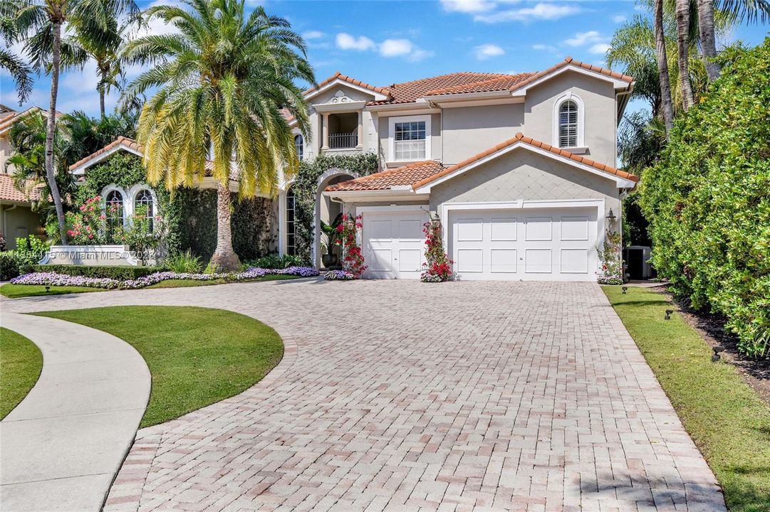 Recently Sold: $4,000,000 (4 beds, 4 baths, 5324 Square Feet)