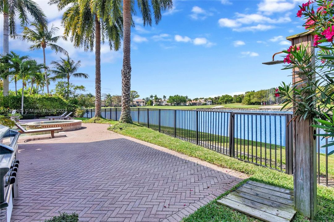 Recently Sold: $4,000,000 (4 beds, 4 baths, 5324 Square Feet)