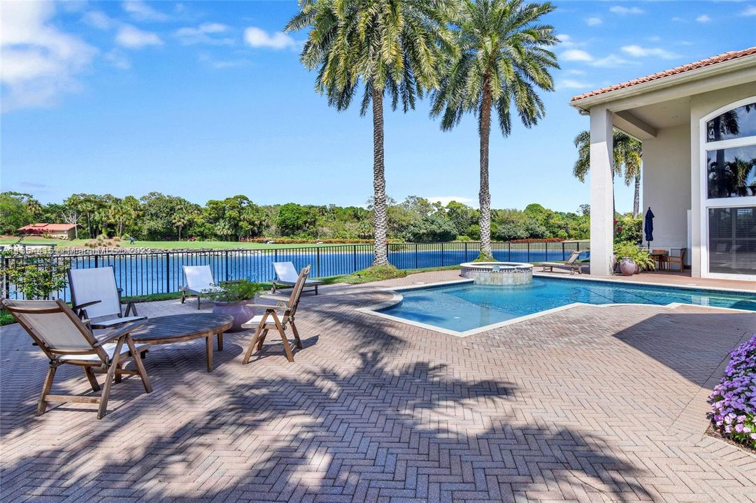 Recently Sold: $4,000,000 (4 beds, 4 baths, 5324 Square Feet)