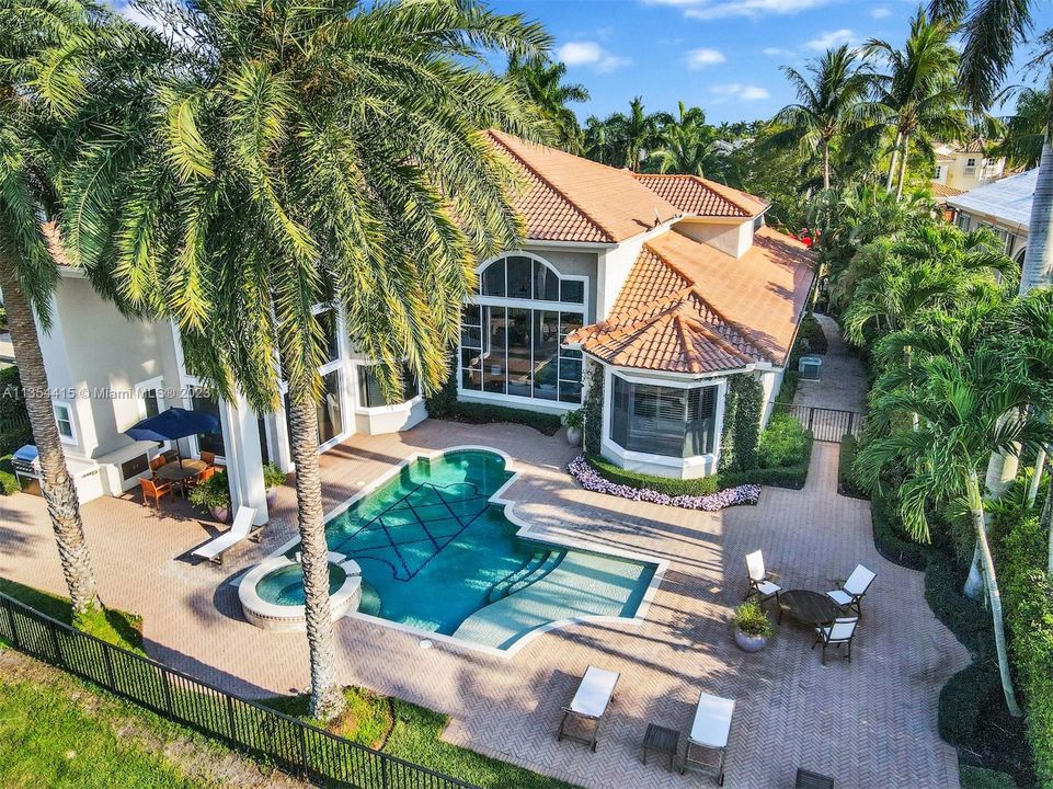 Recently Sold: $4,000,000 (4 beds, 4 baths, 5324 Square Feet)