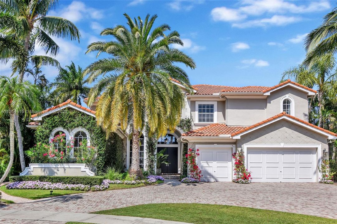 Recently Sold: $4,000,000 (4 beds, 4 baths, 5324 Square Feet)