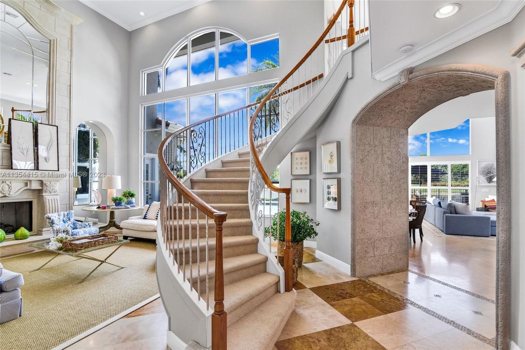 Recently Sold: $4,000,000 (4 beds, 4 baths, 5324 Square Feet)