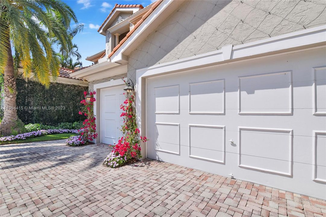 Recently Sold: $4,000,000 (4 beds, 4 baths, 5324 Square Feet)