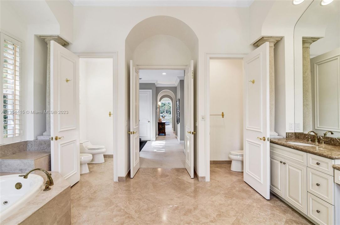 Recently Sold: $4,000,000 (4 beds, 4 baths, 5324 Square Feet)