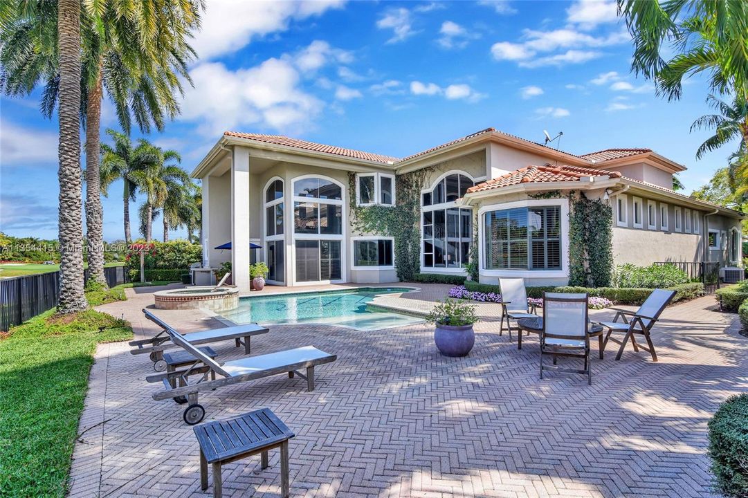 Recently Sold: $4,000,000 (4 beds, 4 baths, 5324 Square Feet)