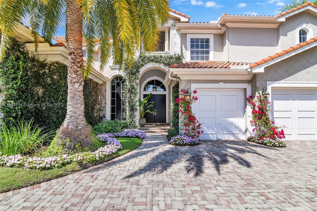 Recently Sold: $4,000,000 (4 beds, 4 baths, 5324 Square Feet)