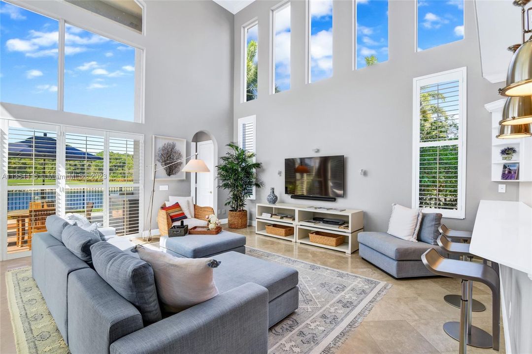 Recently Sold: $4,000,000 (4 beds, 4 baths, 5324 Square Feet)