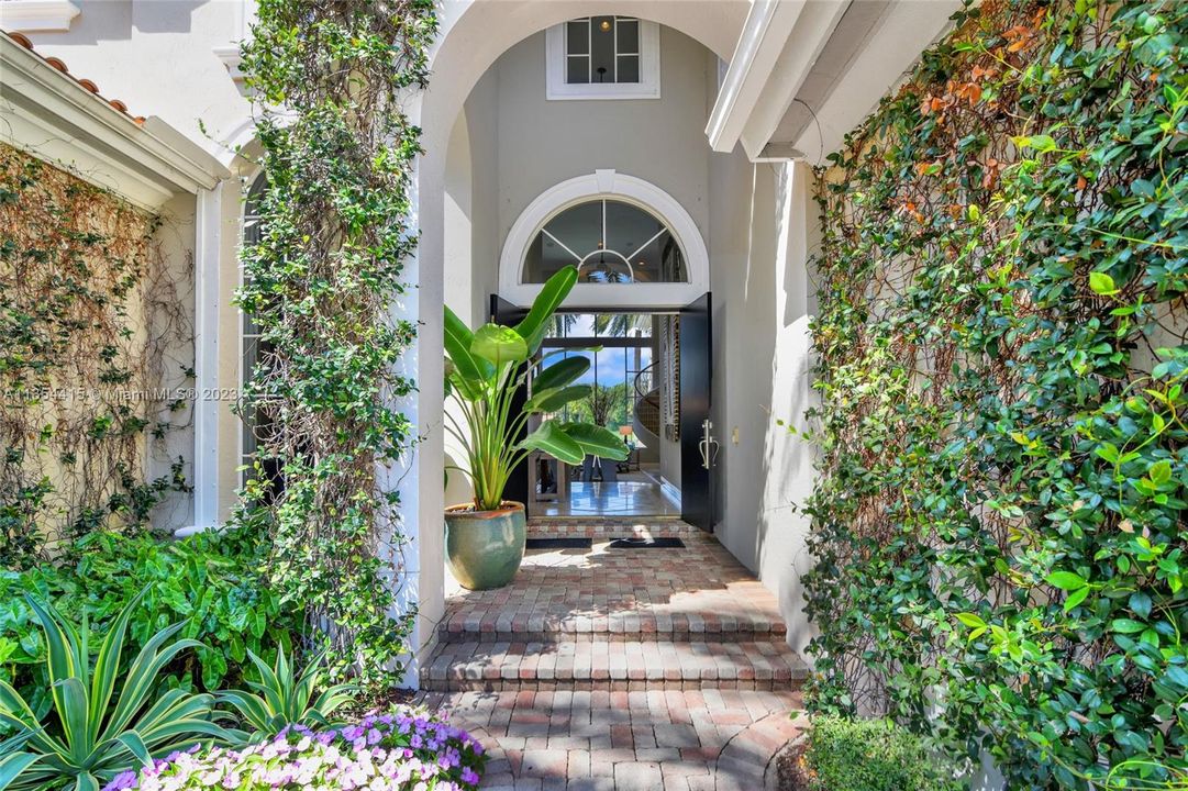 Recently Sold: $4,000,000 (4 beds, 4 baths, 5324 Square Feet)