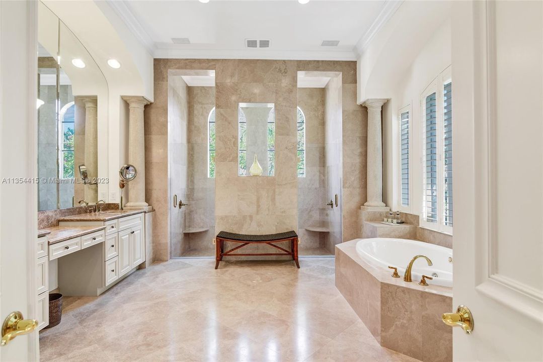 Recently Sold: $4,000,000 (4 beds, 4 baths, 5324 Square Feet)